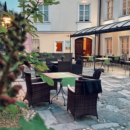 Hotel Md Камник Екстериор снимка