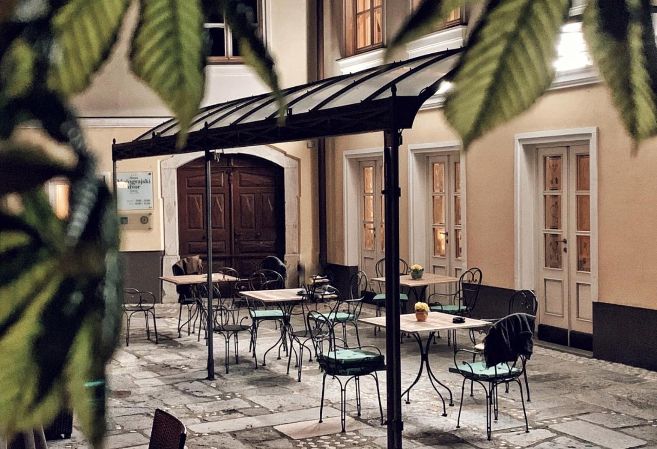 Hotel Md Камник Екстериор снимка
