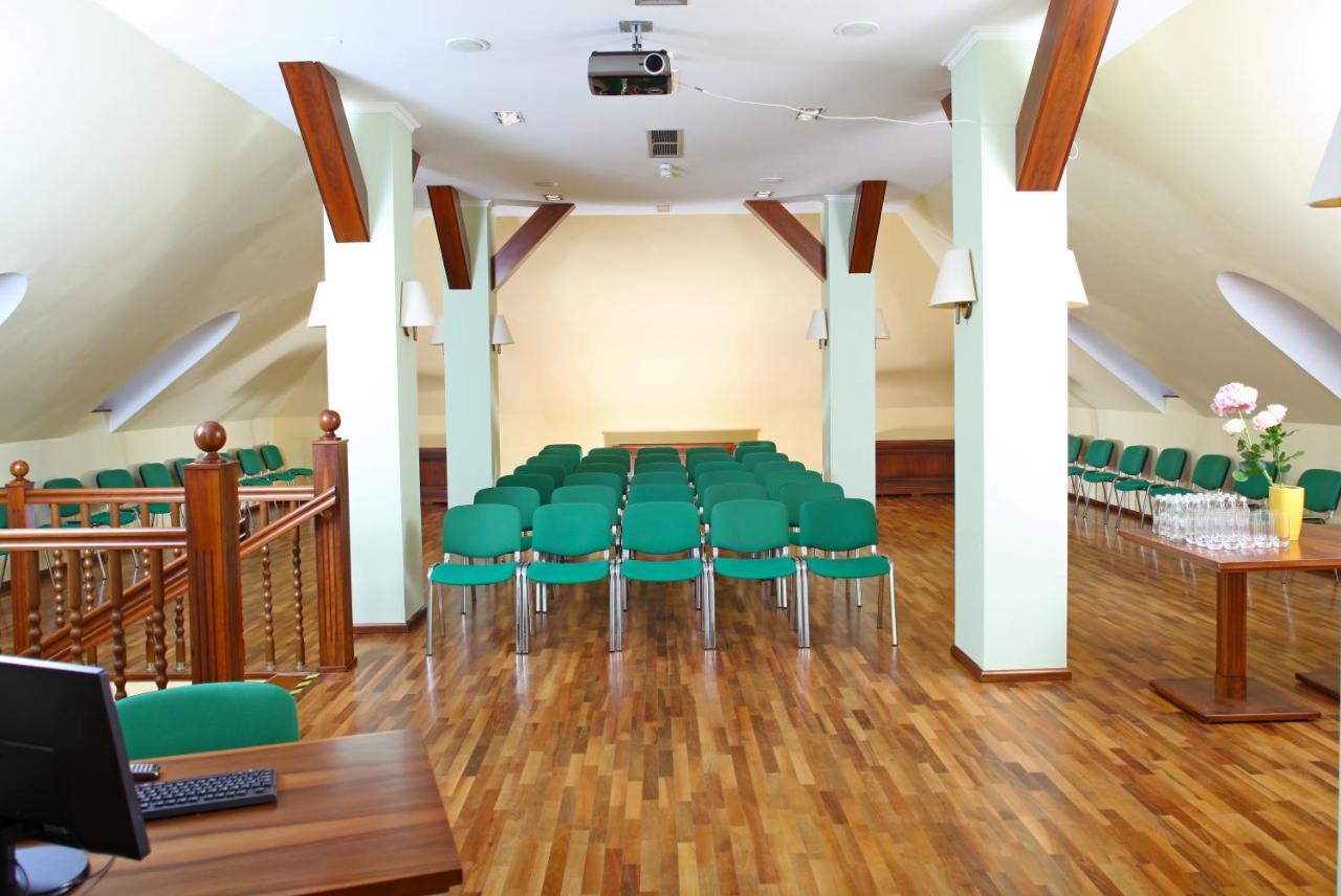 Hotel Md Камник Екстериор снимка