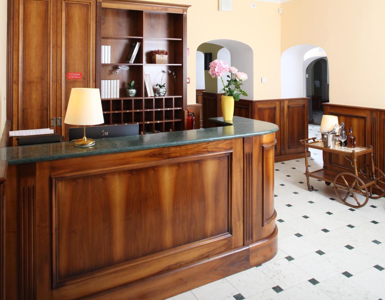 Hotel Md Камник Екстериор снимка
